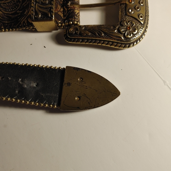 Ladies Gold Belt with Accents Lake Shore Drive size Large - Picture 3 of 6